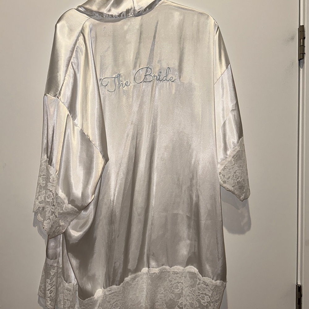 The Bride Wrap Robe - Picture 4 of 10